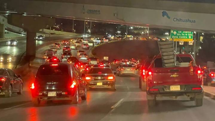Congestionamiento vial sobre el Periférico de la Juventud deja filas kilométricas