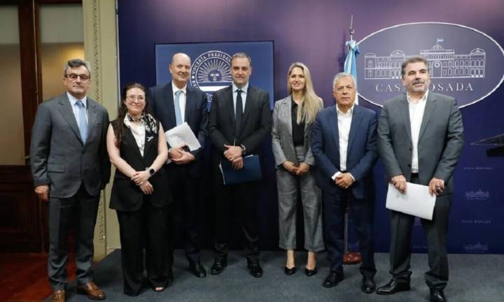 Adorni presentó el informe del Consejo de Mayo: cuáles son las reformas que enviará al Congreso