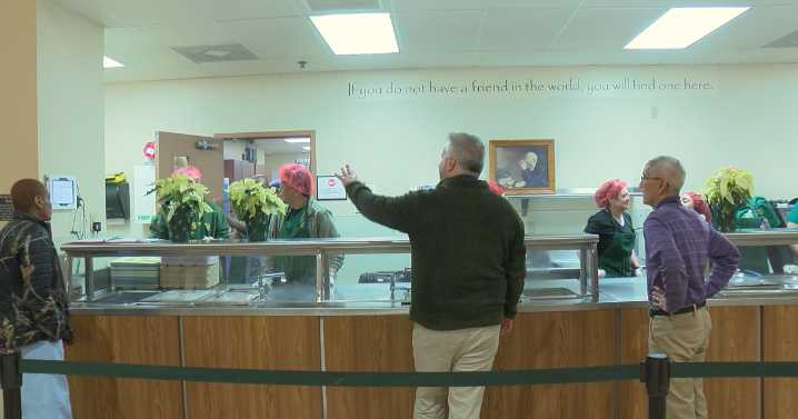 Congressman Eric Sorensen volunteers at Rockford Rescue Mission