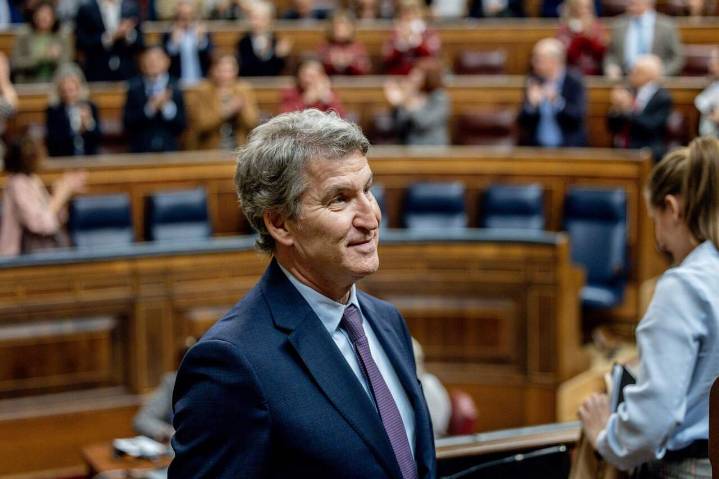 Feijóo sube el tono: denuncia “corrupción sistémica” y exige que Sánchez dé la cara en el Congreso