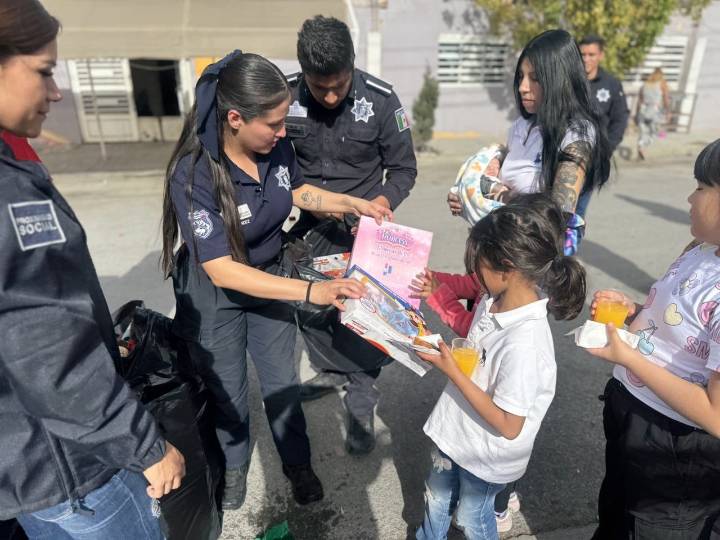 Lleva Policía Saltillo posadas a niños y niñas en colonias