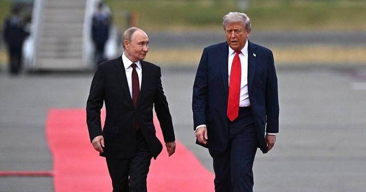 Trump arropa a Putin y confiere "ventaja" a Rusia en las negociaciones