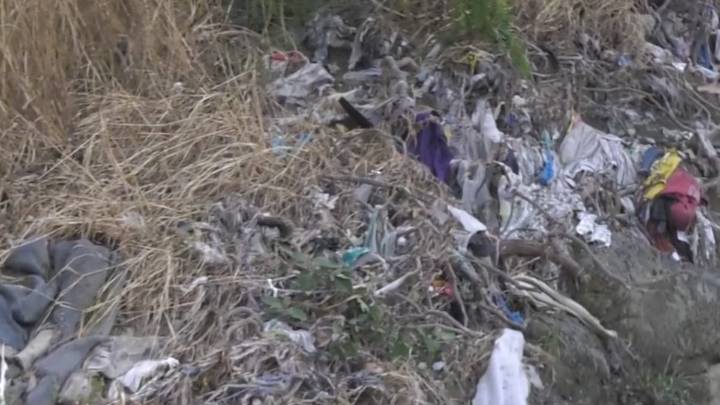 Tiran de todo en los arroyos; retira autoridad 500 toneladas de basura