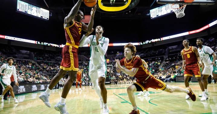 USC men remain undefeated with win over Oregon