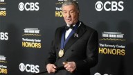 Sylvester Stallone genera preocupación al aparecer con un bastón en los Kennedy Center Honors 2025