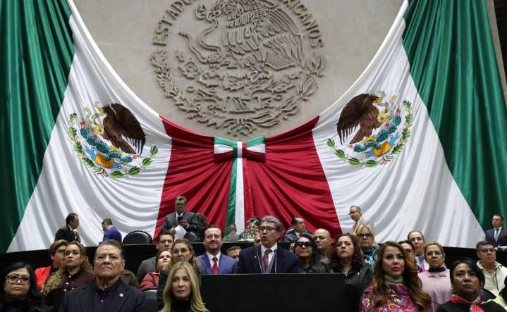 Diputados de Morena reciben "dulce navidad"; les entregan MacBook Air de 19 mil pesos