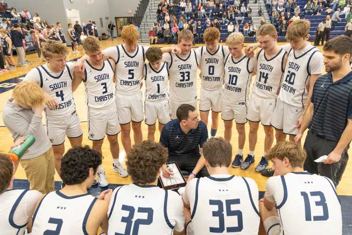 Buzzer-beating 3 headlines Friday’s boys prep hoops action around Grand Rapids