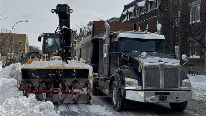 Montreal’s 1st snow-removal operation of season beginning Friday morning