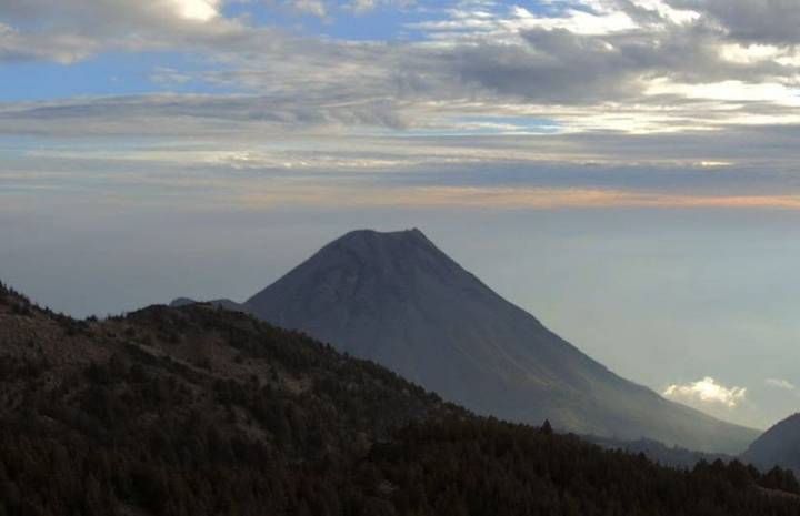 Volcán de Fuego se mantiene en calma y sin riesgo: PC Colima