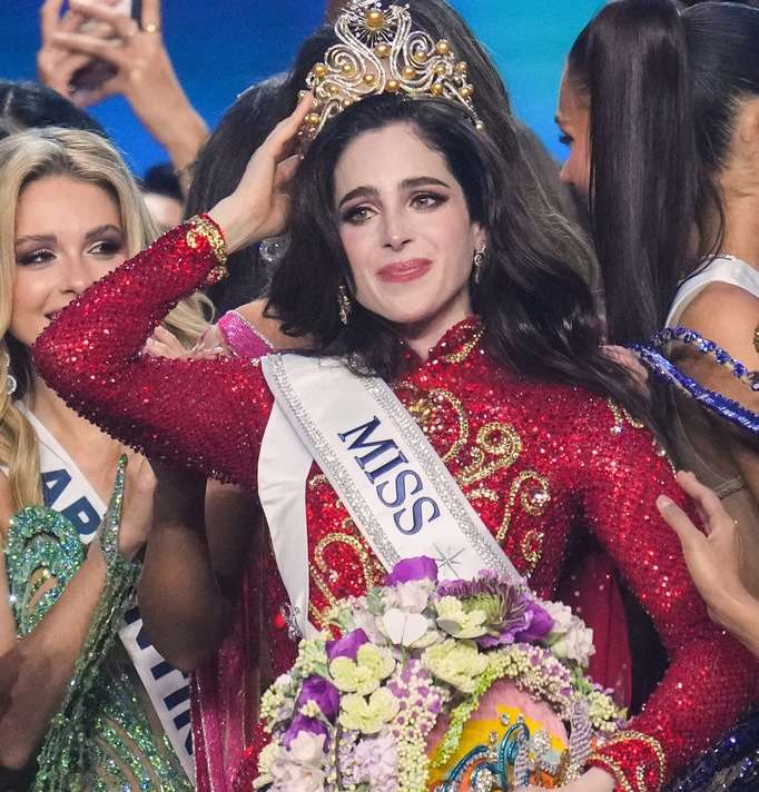 Jake Tapper Reminds Miss Universe To Ignore People On Social Media