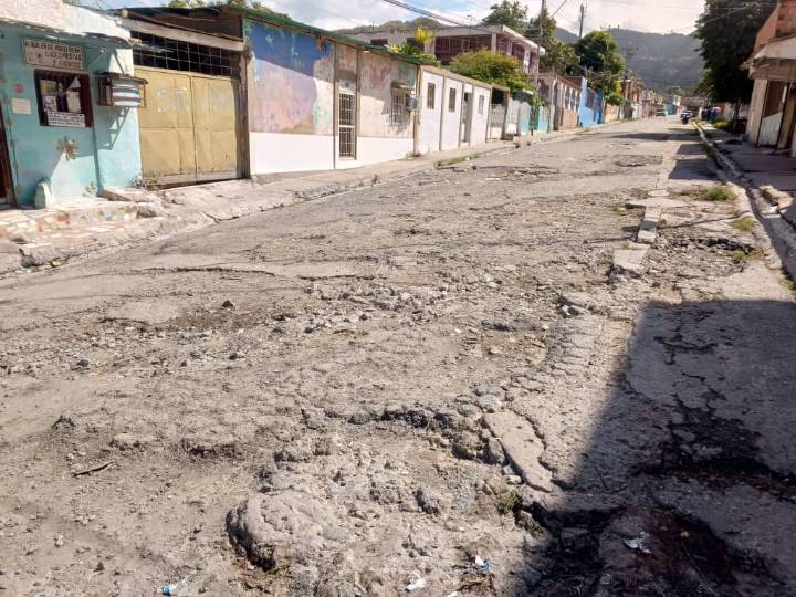 Voz Comunitaria | En Las Charas esperan cerrar el año con las calles rehabilitadas y sin botes de aguas blancas