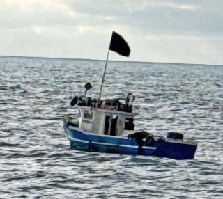 Rescatan con vida a pescadores chimbotanos tras varios días a la deriva en el mar