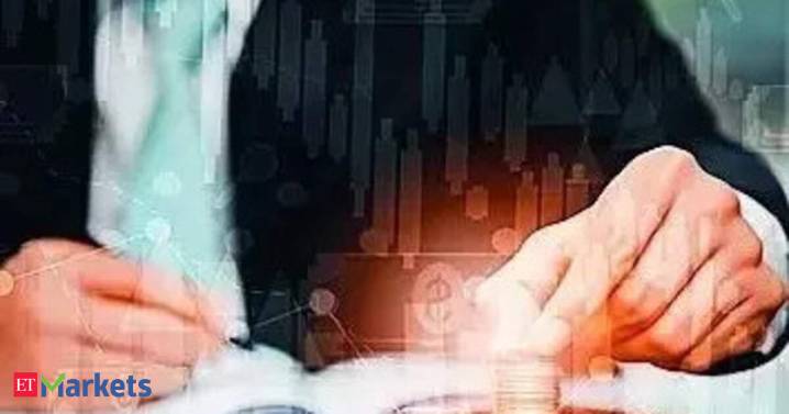 IPO gold rush: Promoters, early investors cash out over Rs 1 lakh crore in record 2025 selling spree