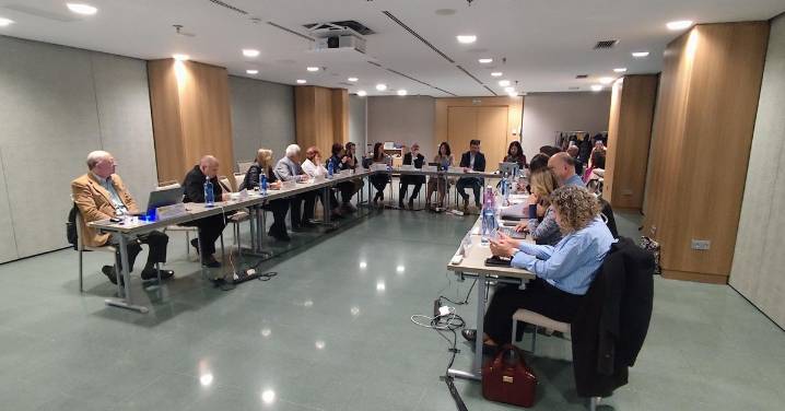 Más de cien medidas para mejorar la vida de los españoles en el exterior: las propuestas del CGCEE