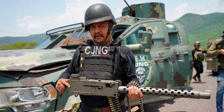 EEUU acusa a exagentes de la DEA por “lavar” millones en criptomonedas y comprar drones para el CJNG