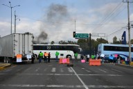 Comuneros de Carapan bloquean acceso a la FGE; exigen respeto a sus sistemas normativos