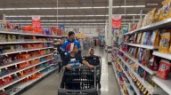 Detroit Lions and Meijer spread holiday cheer with Shop with a Lion event