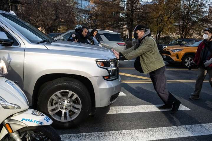 Protesters block ICE from leaving garage to conduct sweep as NYPD makes arrests