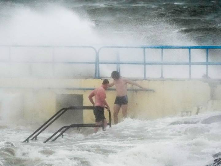 Storm Bram: Irish warnings upgraded as public advised to be ‘very careful’