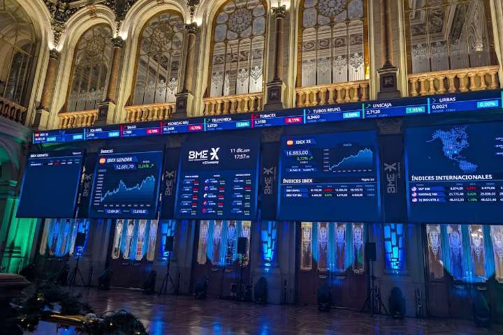 El Ibex toca los 17.000 puntos por primera vez en su historia