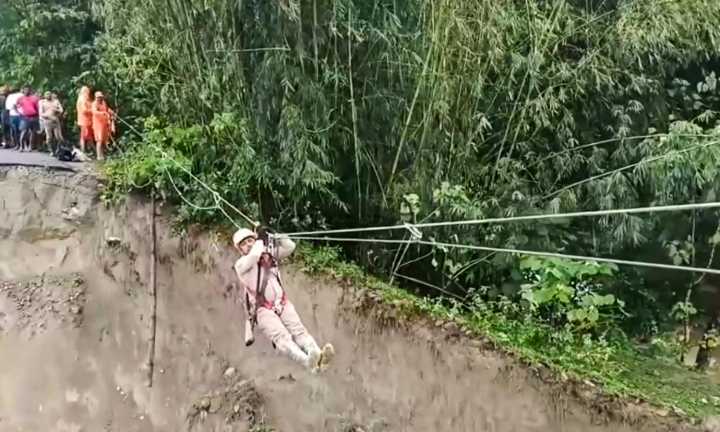 Five policemen trapped on TN mountain rescued