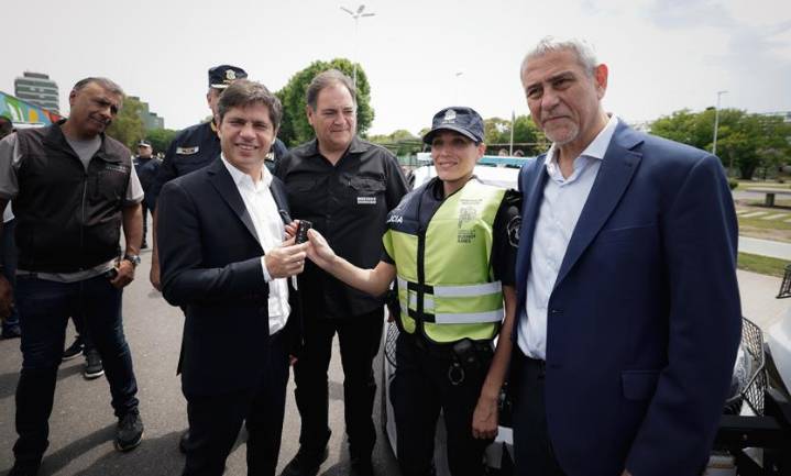 Kicillof entregó 30 nuevos patrulleros para fortalecer la seguridad