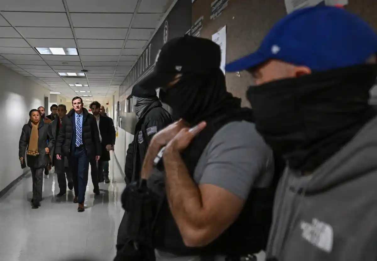 Congresistas de NYC impulsan ley para frenar arrestos de ICE en tribunales: “Estas tácticas no son americanas”