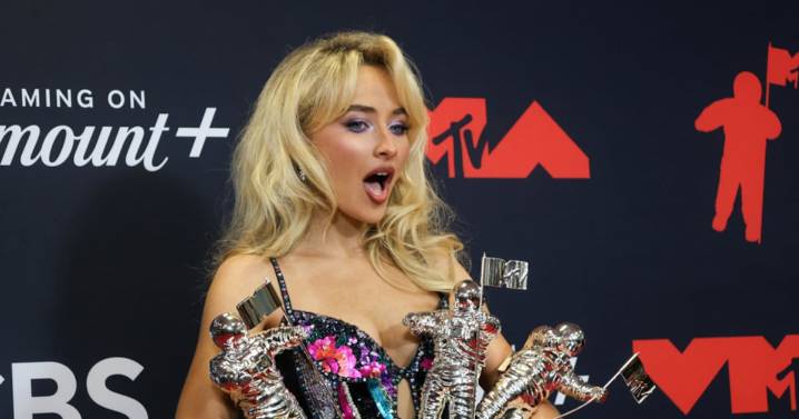 ‘Es repugnante’: Sabrina Carpenter critica a la Casa Blanca por usar su música en video de redadas