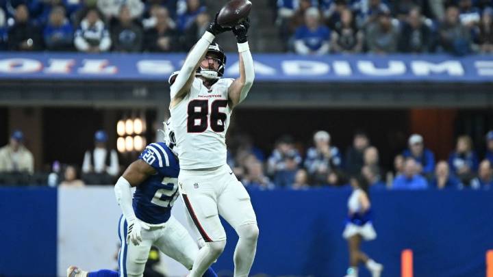 Fantasy playbook: NFL Week 14 Shadow Reports, lineup locks and projected scores