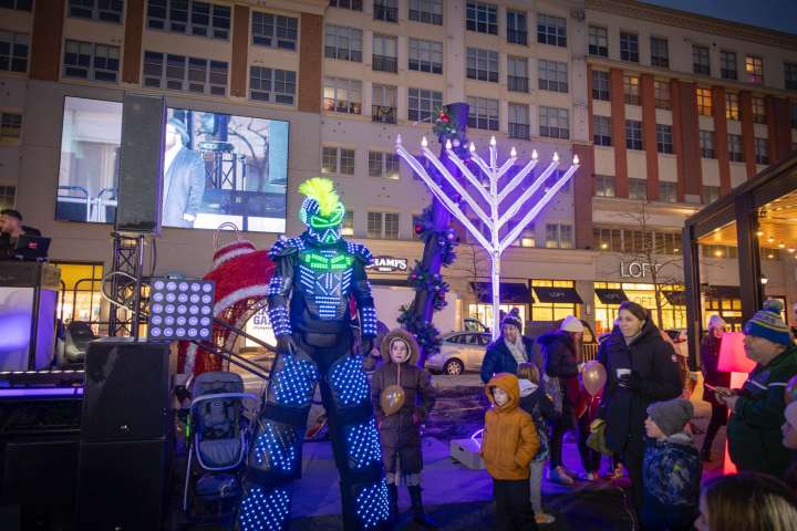 Now in Its Fifth Year, Wisconsin’s Largest Public Chanukah Celebration Returns to Bayshore
