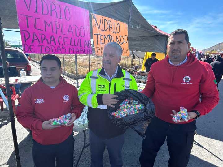 Protección Civil de Ramos Arizpe decomisa pirotecnia en operativo realizado en el mercado de Manantiales del Valle