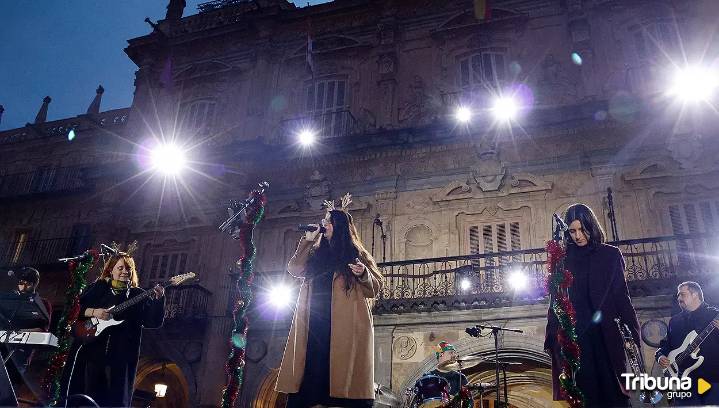 Orca llena de música y energía la Plaza Mayor de Salamanca con su fusión de funk, pop y soul