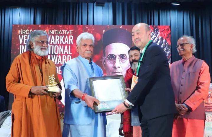 LG Sinha attends HRDS India’s ‘Veer Savarkar International Impact Award’ in New Delhi