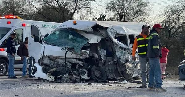 Choca transporte de personal; un muerto y nueve lesionados