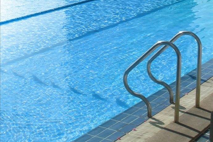 Burdette Park extends season for aquatic center