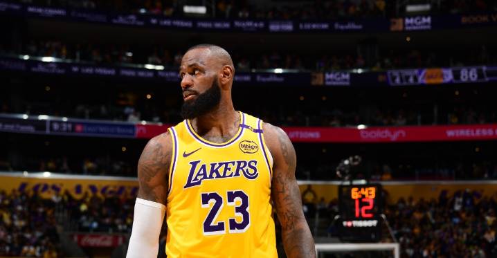 LeBron James double-digit scoring streak comes to end