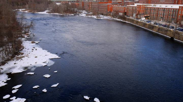 Person missing in Merrimack River, search will resume Thursday