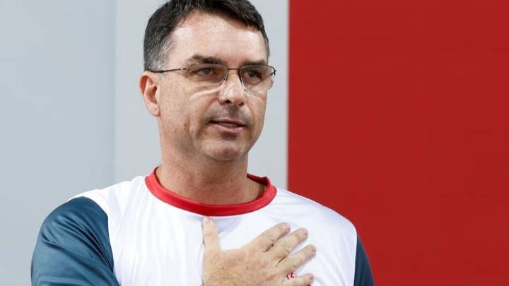 El hijo mayor de Jair Bolsonaro anunció que será candidato presidencial