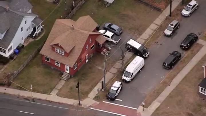 Investigators identify 3 dead in Springfield double