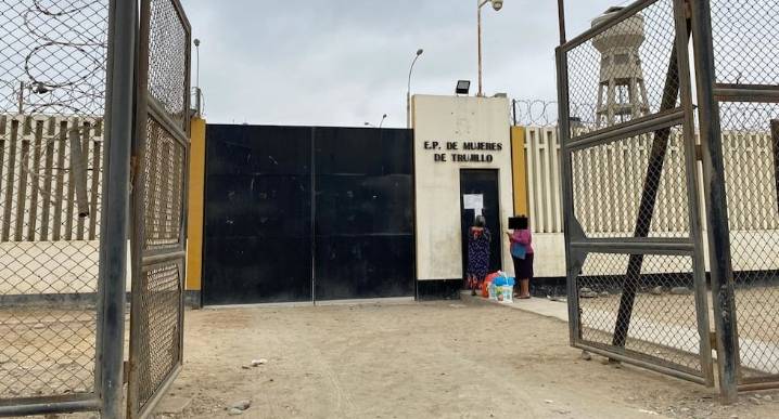 Trujillo: Dictan ocho años de cárcel para mujer policía acusada de estafa