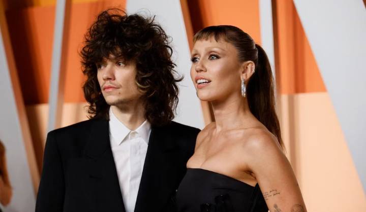 Miley Cyrus se compromete con Maxx Morando tras cuatro años de relación