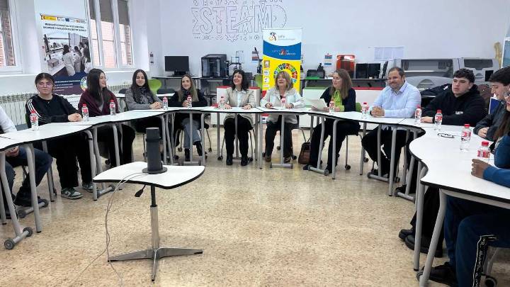 Estudiantes de todas las etapas participan este jueves en la jornada “Conectados por la Constitución"