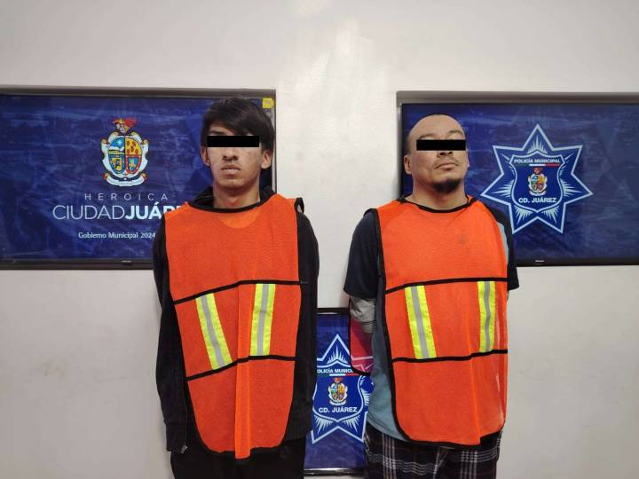 Detienen a dos hombres con vehículo robado y marihuana en la Ricardo Flores Magón