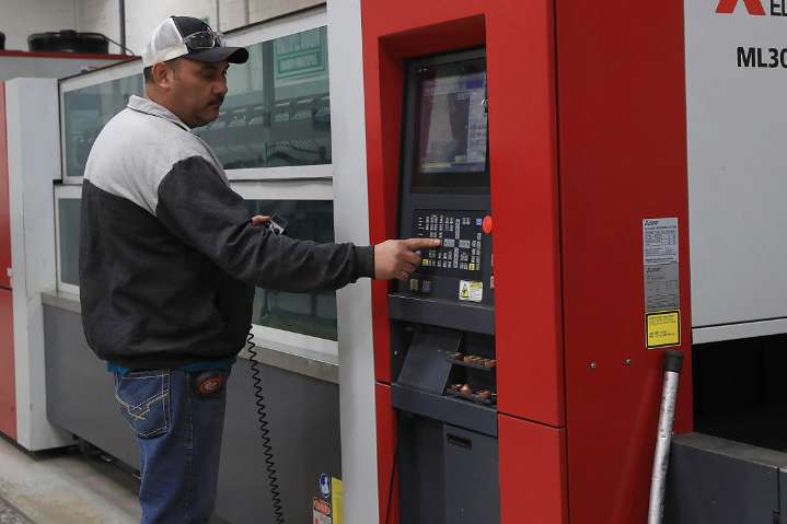 Cae producción industrial de México un 0.7% anual en octubre, pese a repunte mensual