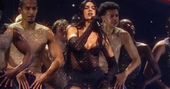 Dua Lipa enciende CDMX e interpreta a "Bésame Mucho" en el inicio de sus conciertos en México