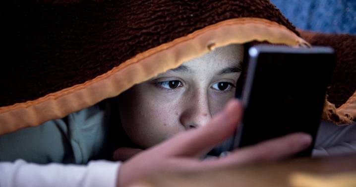 Chilling 'brain rot' warning as kids up until 5am on TikTok and YouTube
