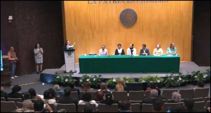 Mujeres urbanas sostienen vida económica; México no debe crecer con el cansancio de ellas, dicen: especialistas