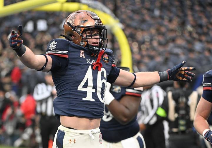 Anchors away: Eli Heidenreich, Alex Tecza close Navy journey with thrilling comeback win over Army