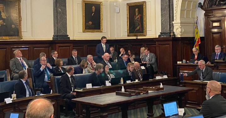 Police called to Reform UK council protestors as leaders say 'we've been dragged into dark place'