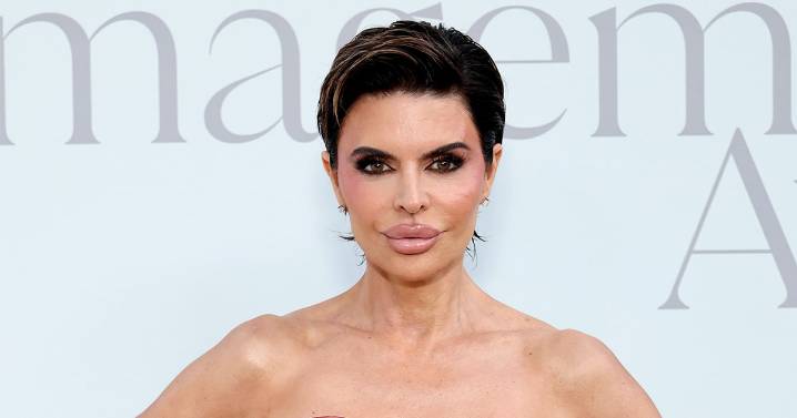 Lisa Rinna Reveals Platinum Blond Hair, Bleached Eyebrows
